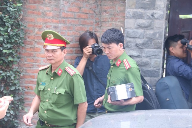 Năm giờ khám xét nhà nguyên Chủ tịch Đà Nẵng Trần Văn Minh ảnh 11