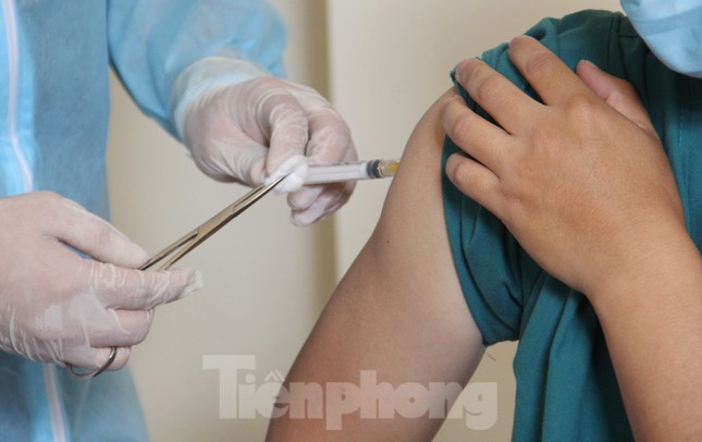 Đà Nẵng: Những nhân viên y tế đầu tiên được tiêm vắc-xin ngừa COVID-19 ảnh 7