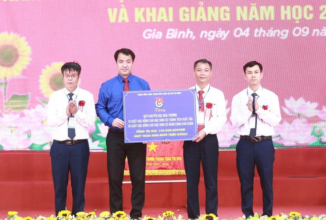 Bí thư Trung ương Đoàn Ngô Văn Cương dự Lễ khai giảng năm học mới tại Bắc Ninh ảnh 5