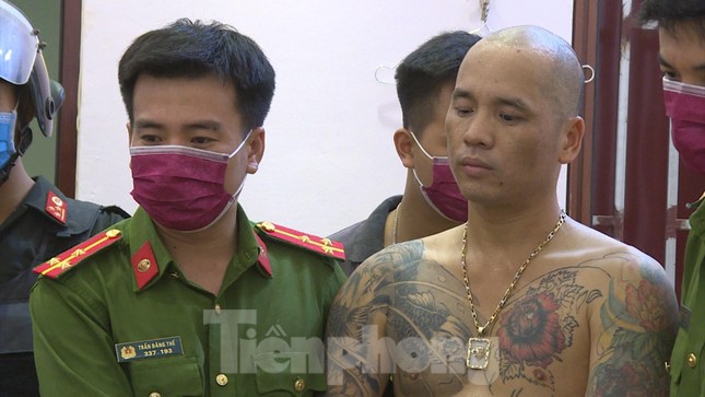 Đột kích boongke mua bán ma túy được gia cố bằng bê tông và sắt ảnh 1