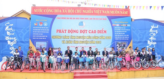 Thanh niên Bắc Giang đồng hành cùng thiếu nhi khó khăn trong mùa Đông và mùa Xuân ảnh 1