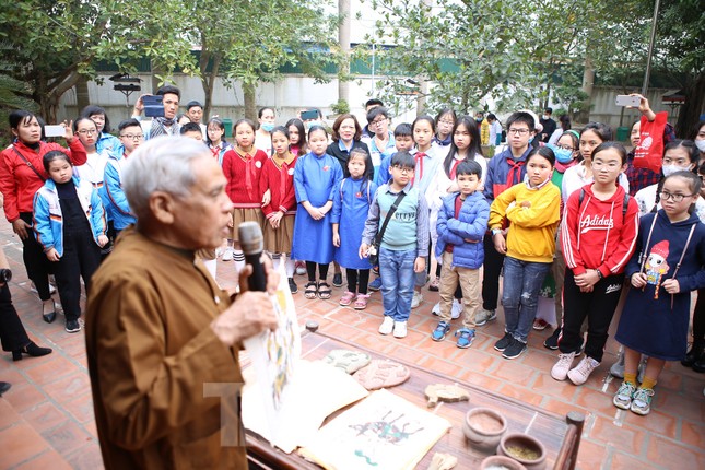 'Thiếu nhi Việt Nam vươn ra thế giới' có trải nghiệm thú vị ở làng tranh Đông Hồ ảnh 2