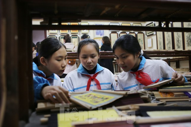 'Thiếu nhi Việt Nam vươn ra thế giới' có trải nghiệm thú vị ở làng tranh Đông Hồ ảnh 8