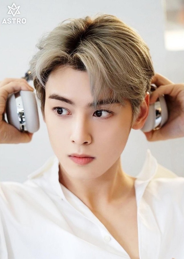 Top 100 anh chàng đẹp trai nhất 2021: Jungkook (BTS) dẫn đầu, Vương Nhất Bác gây bất ngờ ảnh 9