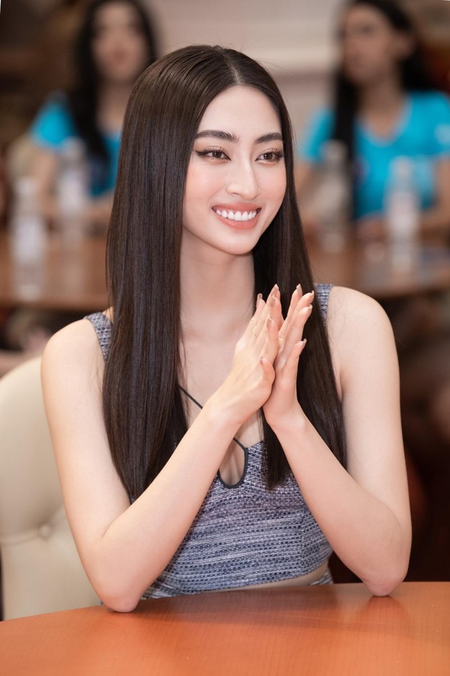Thí sinh Miss World Vietnam không kìm được nước mắt trong buổi tập catwalk đầu tiên ảnh 4