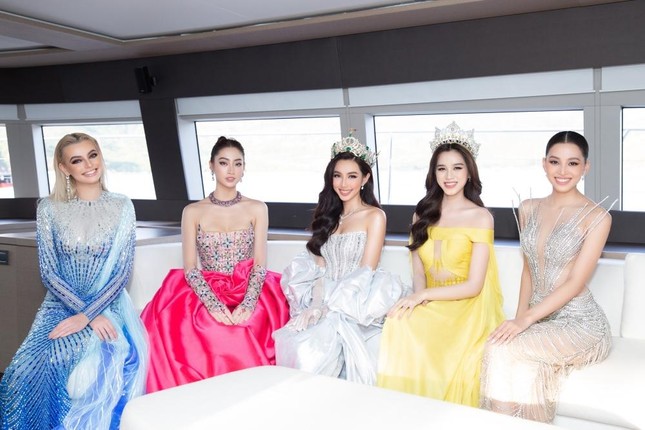 Fanpage Miss World và Miss Grand International đăng ảnh hai đương kim Hoa hậu chung khung hình ảnh 1