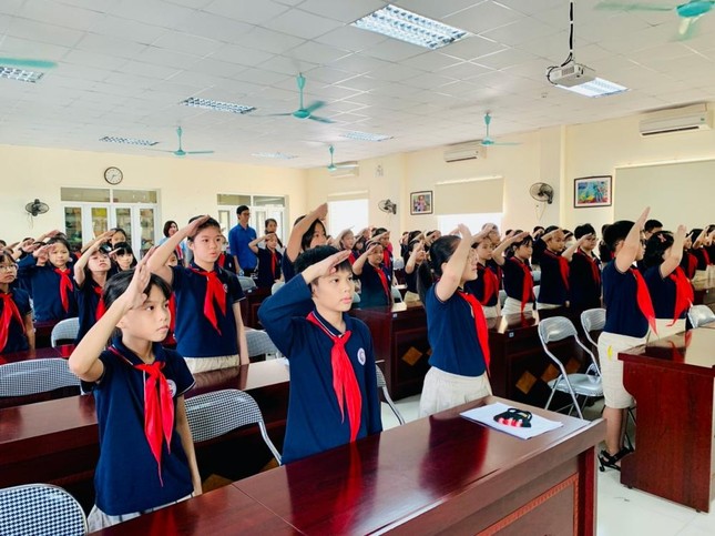 Hà Nội: Tween Tiểu học Cát Linh tổ chức Đại hội Liên đội vừa trang trọng vừa ý nghĩa ảnh 2