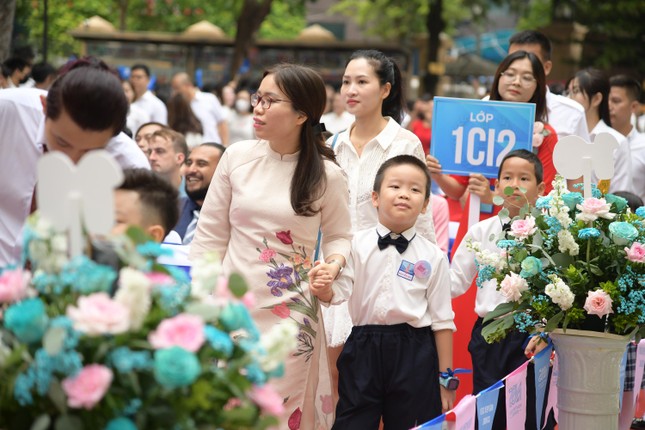 Lễ khai giảng năm học mới tại trường Nguyễn Siêu: Tiên phong mở lối, dẫn bước tương lai ảnh 6