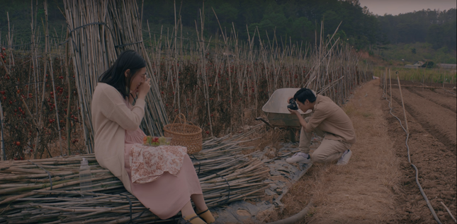 Nguyên Hà làm bà mối se duyên cho tình yêu của thầy Ngạn - cô Hồng trong MV mới ảnh 2