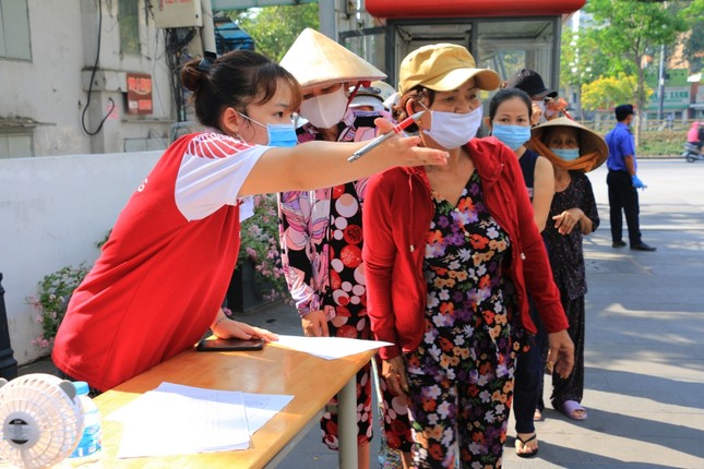 Góc sáng tạo: ĐH Hồng Bàng ra mắt hệ thống tự động phát gạo miễn phí cho người dân ảnh 3