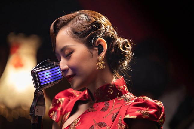 Sao Việt 24H: Chi Pu "tung thính", H’Hen Niê và Hoàng Yến Chibi đọ sắc trong bộ ảnh mới ảnh 7