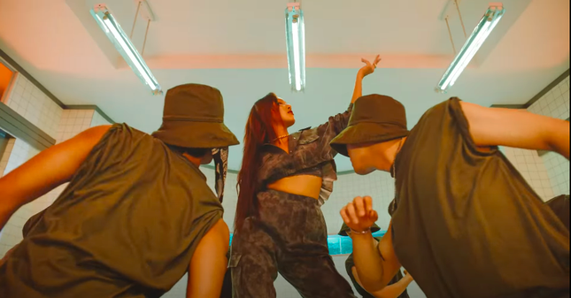 Sunmi và Hwasa (Mamamoo) đồng loạt trở lại: Chưa biết “mèo nào cắn mỉu nào“ ảnh 2