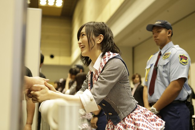 Fan service: Đã đến lúc hiểu đúng cụm từ “thần tượng bạn có thể gặp” ảnh 4
