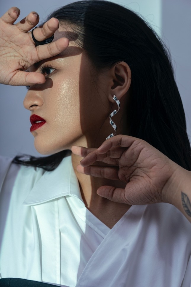 “Nhật ký âm nhạc” gối đầu dành cho hội-yêu-mưa Sài Gòn gọi tên Nguyên Hà ảnh 1