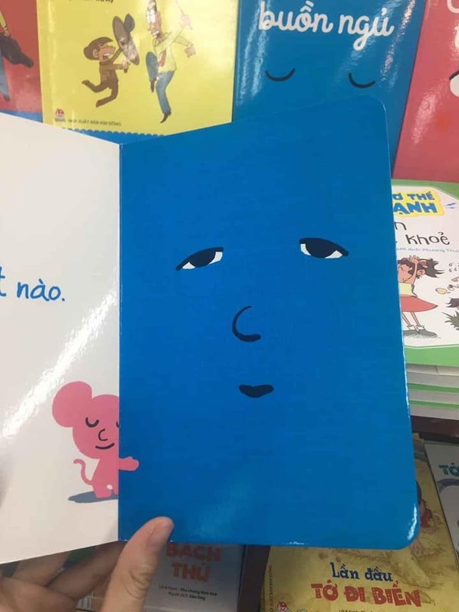 “Cuốn sách vàng trong làng ru ngủ”, vừa nhìn thấy bìa thôi đã muốn lăn ra rồi! ảnh 2