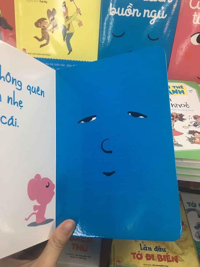 “Cuốn sách vàng trong làng ru ngủ”, vừa nhìn thấy bìa thôi đã muốn lăn ra rồi! ảnh 3