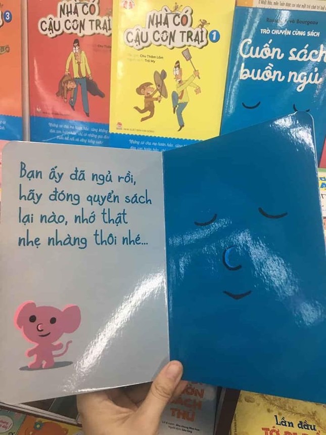 “Cuốn sách vàng trong làng ru ngủ”, vừa nhìn thấy bìa thôi đã muốn lăn ra rồi! ảnh 4