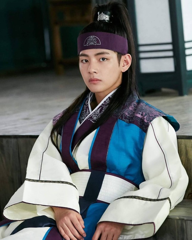 Fan té ngửa khi biết vì sao V (BTS) và Baekhyun (EXO) “ngủm” sớm trong phim ảnh 1
