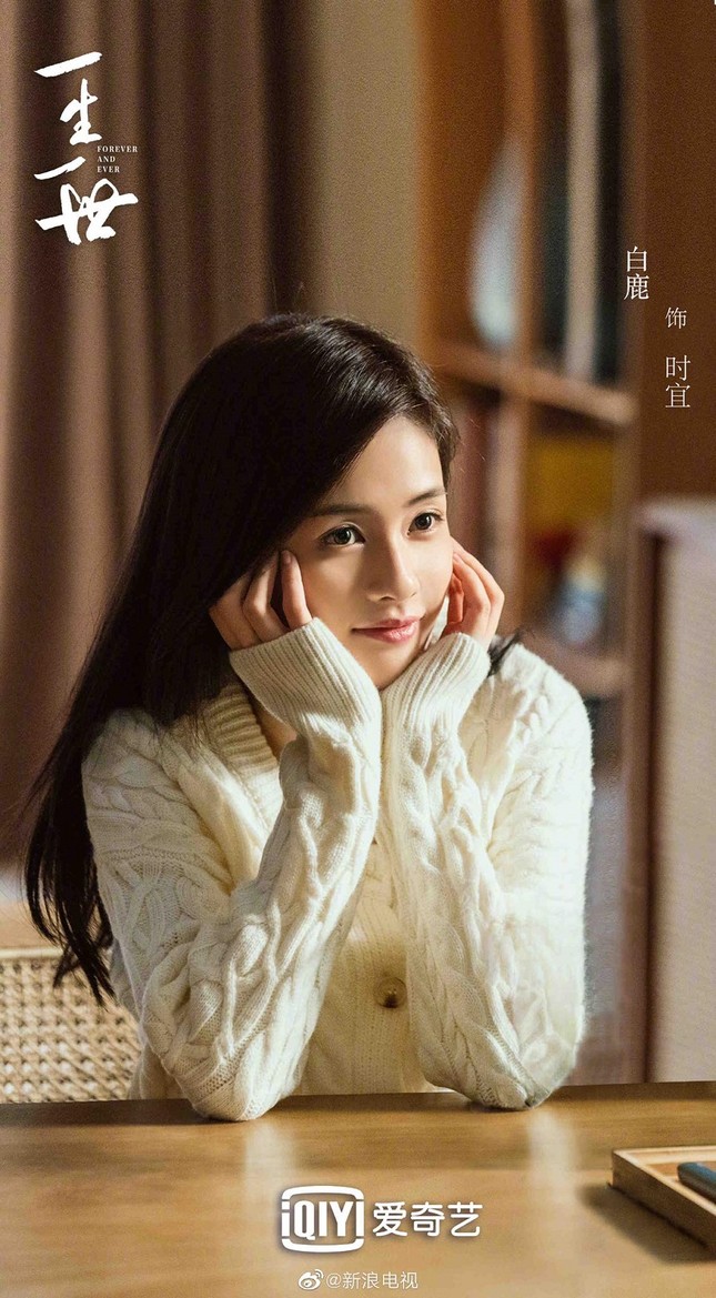 Phim của Nhậm Gia Luân, Bạch Lộc tung poster nam nữ chính lãng mạn giữa tuyết trắng ảnh 2