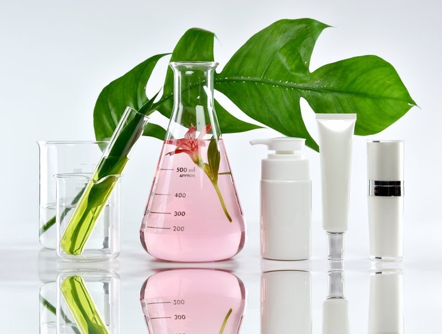 Mua mỹ phẩm về toàn bị dị ứng? Rất có thể bạn đã "mắc lỗi" này khi chọn mua rồi! ảnh 1