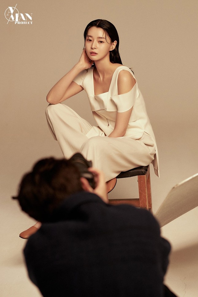 Loạt hình hậu trường đẹp nín thở của Kwon Nara - nữ phụ hot nhất "Itaewon Class" ảnh 5