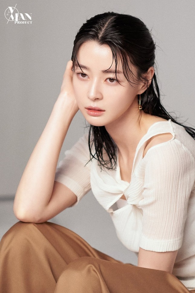 Loạt hình hậu trường đẹp nín thở của Kwon Nara - nữ phụ hot nhất "Itaewon Class" ảnh 6