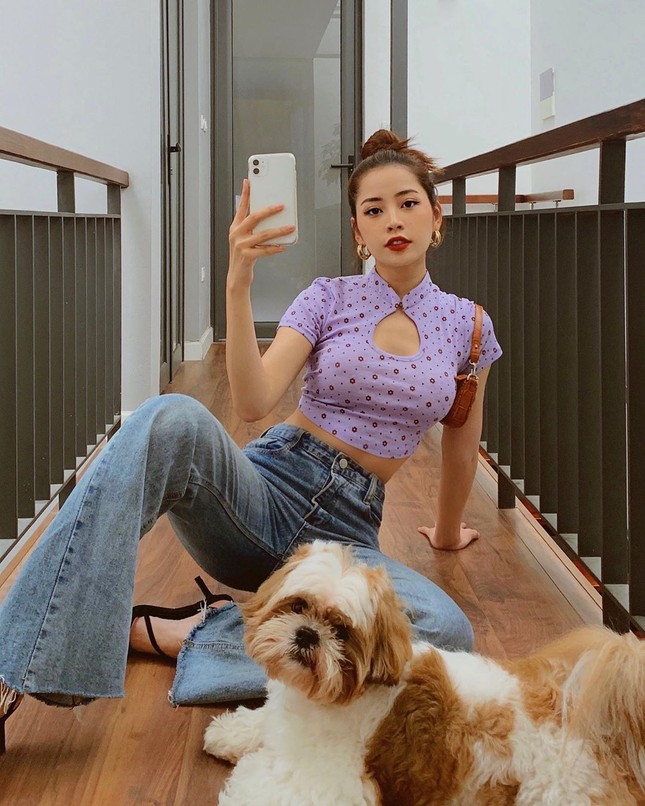 Crop-top khoét ngực, xu hướng áo được các sao nữ V-Pop vô cùng yêu thích ảnh 1