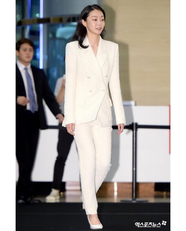 Những lần diện đồ "white on white" gây thương nhớ của nữ chính "Itaewon Class" Kim Da Mi ảnh 1