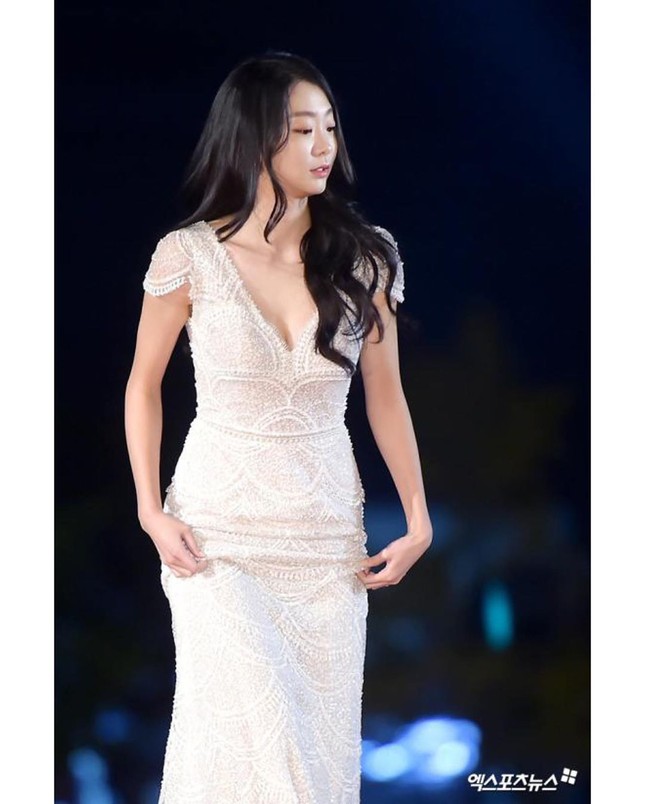Những lần diện đồ "white on white" gây thương nhớ của nữ chính "Itaewon Class" Kim Da Mi ảnh 2