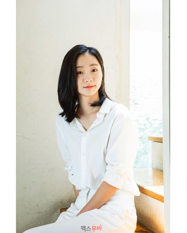Những lần diện đồ "white on white" gây thương nhớ của nữ chính "Itaewon Class" Kim Da Mi ảnh 5