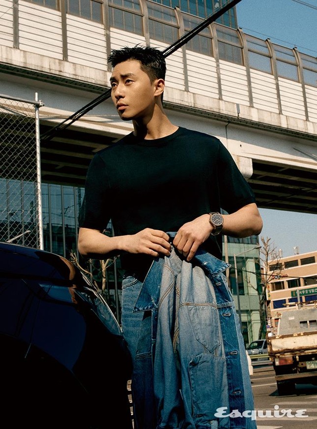 Trai đẹp “Itaewon Class” Park Seo Joon đậm chất phong trần lãng tử trong bộ ảnh mới ảnh 2