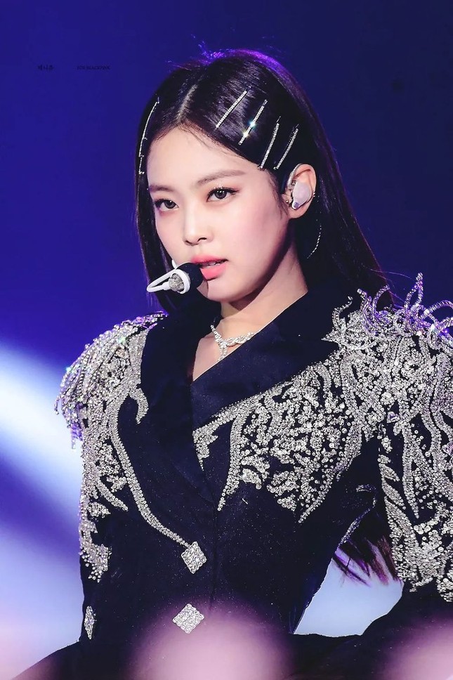 Học lỏm cách biến hình mái tóc trở nên cực ấn tượng từ các idol K-Pop chỉ với kẹp tăm! ảnh 1
