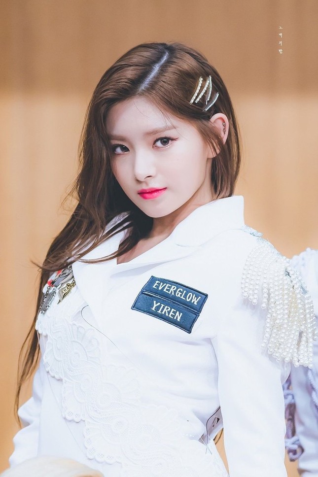 Học lỏm cách biến hình mái tóc trở nên cực ấn tượng từ các idol K-Pop chỉ với kẹp tăm! ảnh 4