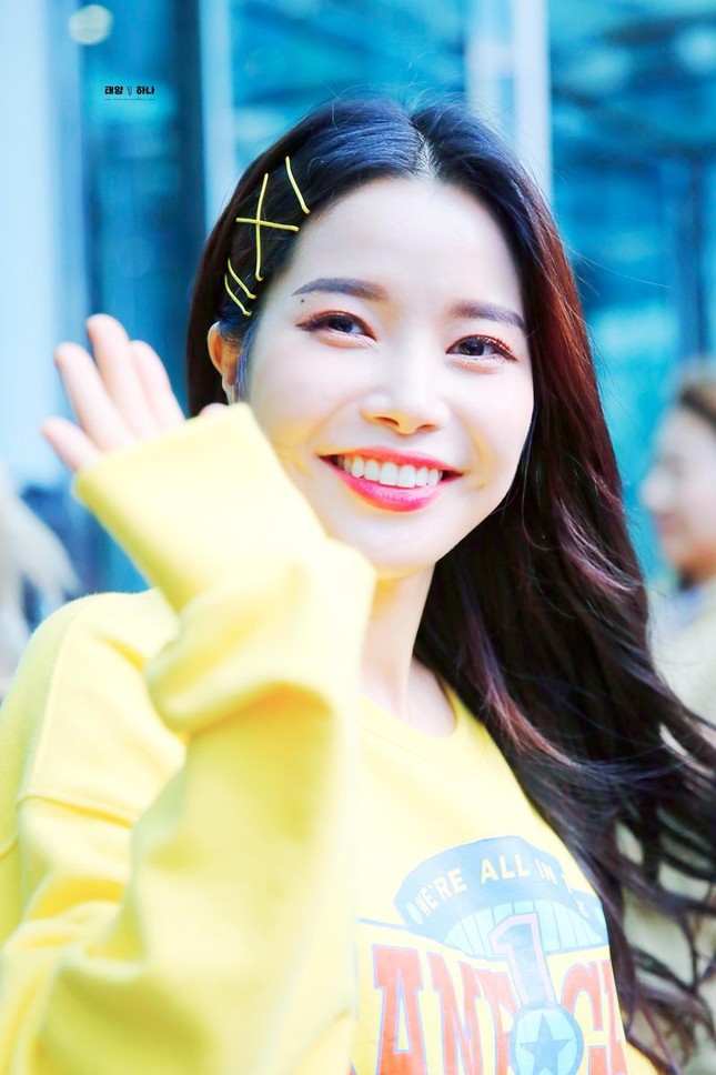 Học lỏm cách biến hình mái tóc trở nên cực ấn tượng từ các idol K-Pop chỉ với kẹp tăm! ảnh 3