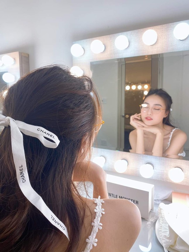Ninh Dương Lan Ngọc nhập hội sao Việt khoe kính Jentle Home, sở hữu hẳn 3 mẫu kính ảnh 1