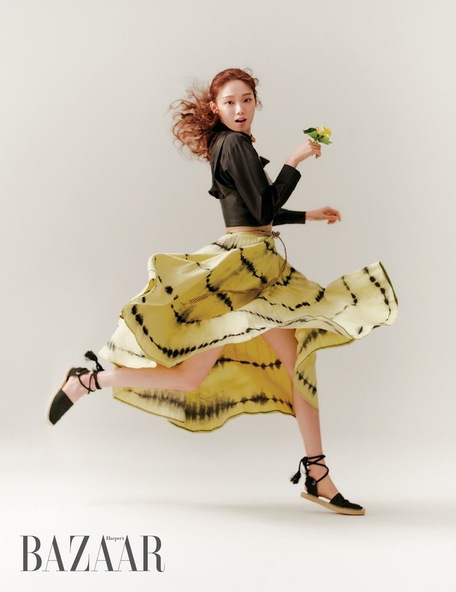 Bộ hình thời trang chứng minh Lee Sung Kyung là “cô gái vàng trong làng chụp ảnh hoạ báo“ ảnh 1