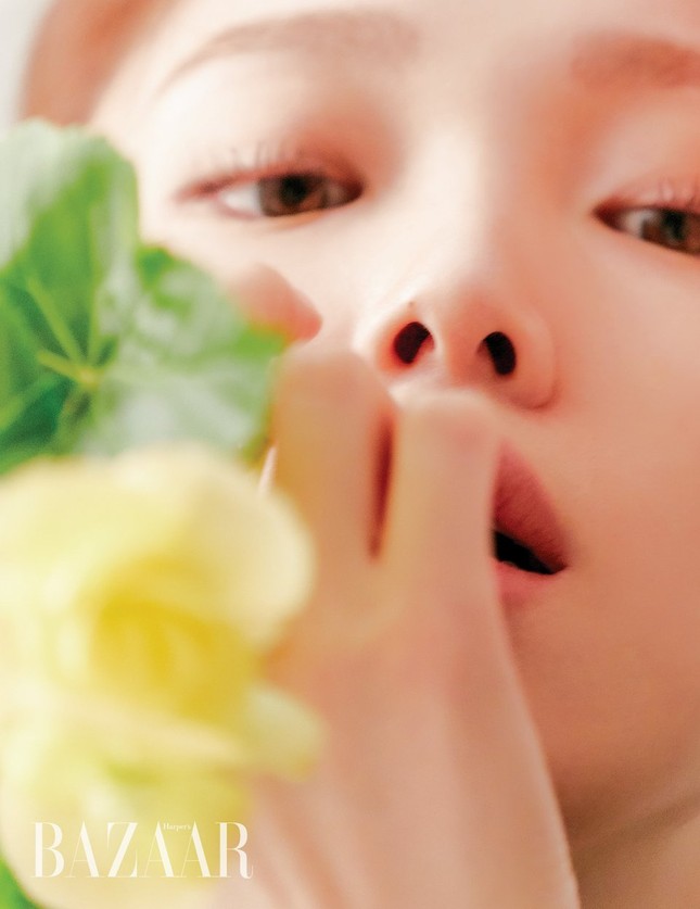 Bộ hình thời trang chứng minh Lee Sung Kyung là “cô gái vàng trong làng chụp ảnh hoạ báo“ ảnh 2