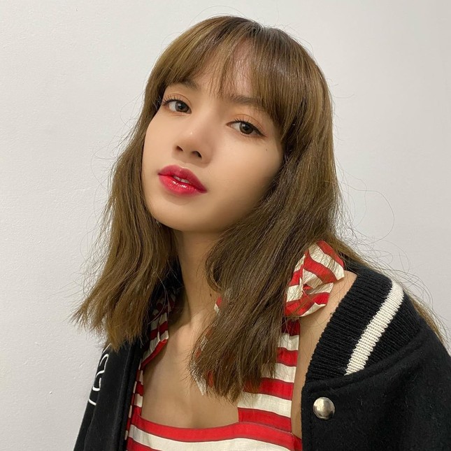 Son bóng đang siêu hot mùa Hè này, cứ nhìn cách BLACKPINK trang điểm là rõ! ảnh 4