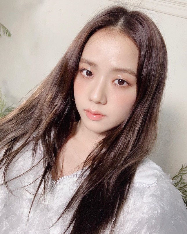 Son bóng đang siêu hot mùa Hè này, cứ nhìn cách BLACKPINK trang điểm là rõ! ảnh 6