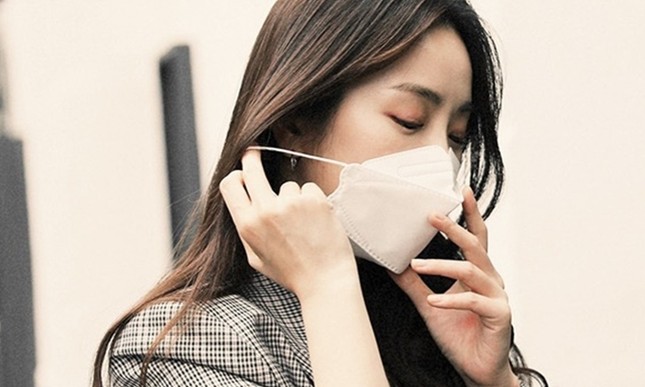 Đeo khẩu trang khiến mặt nhiều mụn hơn, phải giải quyết sao đây? ảnh 2