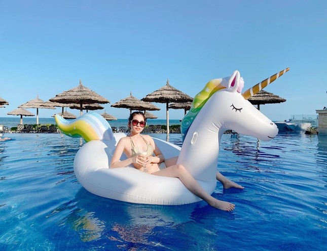 Mỹ nhân Việt thi nhau diện bikini, khoe dáng “đồng hồ cát” siêu chuẩn ảnh 8