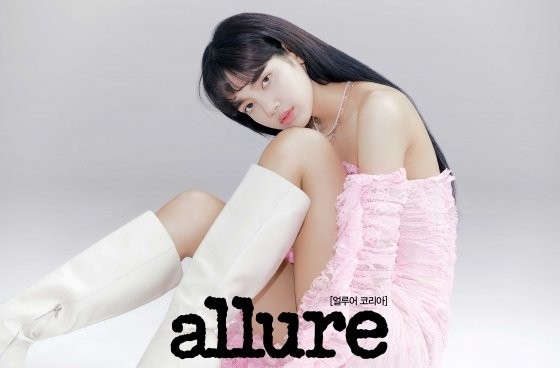 Lisa (BLACKPINK) lên bìa Allure Hàn tháng 6: Đẹp thế này ai đọ lại được đây! ảnh 5