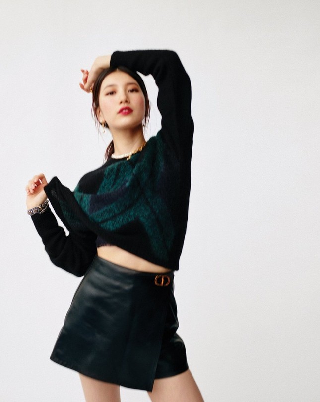 Suzy xinh đẹp sang trọng “không có đối thủ” trên bìa tạp chí VOGUE Hàn tháng 6 ảnh 9