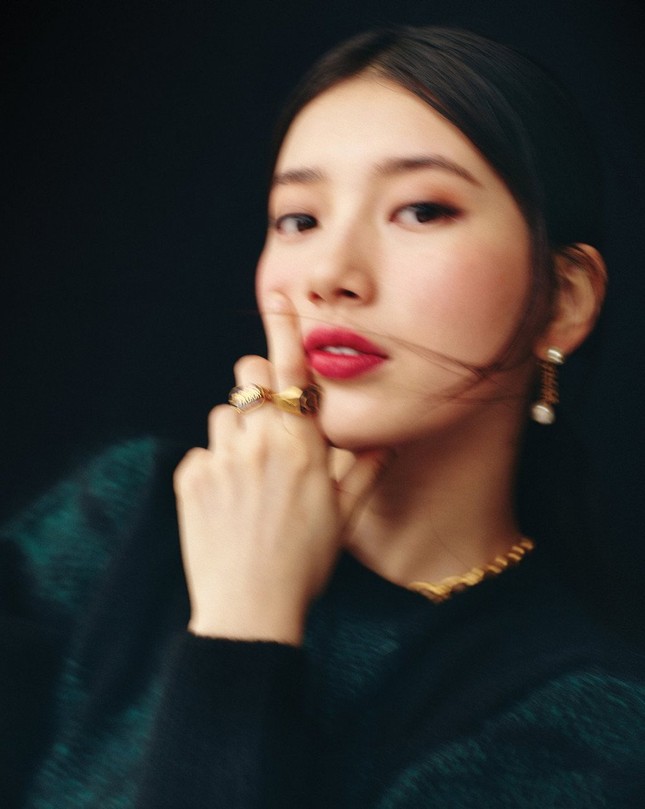 Suzy xinh đẹp sang trọng “không có đối thủ” trên bìa tạp chí VOGUE Hàn tháng 6 ảnh 8