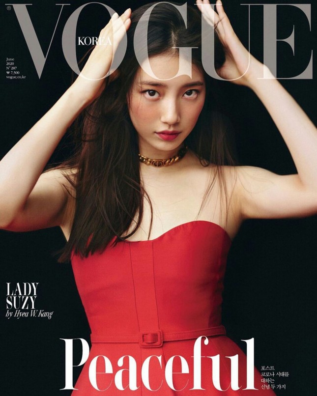 Suzy xinh đẹp sang trọng “không có đối thủ” trên bìa tạp chí VOGUE Hàn tháng 6 ảnh 2