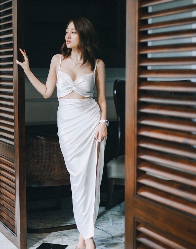 Thời trang sao Việt tuần qua: Trang phục sắc trắng lên ngôi, làm dịu những ngày oi nóng ảnh 8