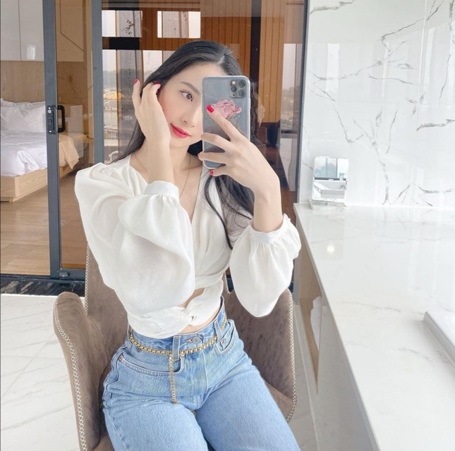 Thời trang sao Việt tuần qua: Trang phục sắc trắng lên ngôi, làm dịu những ngày oi nóng ảnh 10