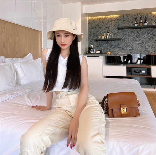 Thời trang sao Việt tuần qua: Trang phục sắc trắng lên ngôi, làm dịu những ngày oi nóng ảnh 9
