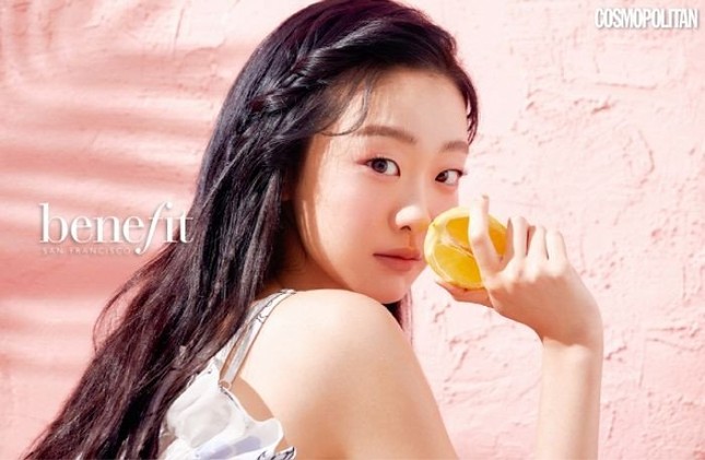 Bạn có nhận ra cô gái xinh đẹp dịu dàng này là “điên nữ” Kim Da Mi của Itaewon Class? ảnh 4