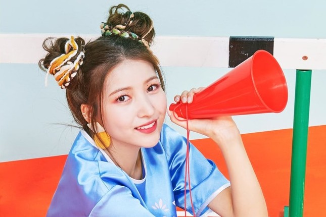 Xinh xắn, trẻ trung lại “bao” mát, bảo sao các nữ idol thích buộc tóc kiểu “bé gái“ ảnh 2